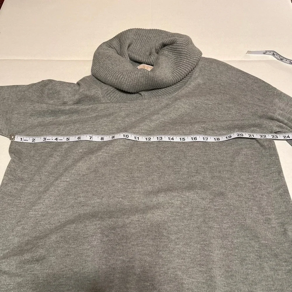 Michael Kors size 0X‎ grey cowl neck fringe hem sweater